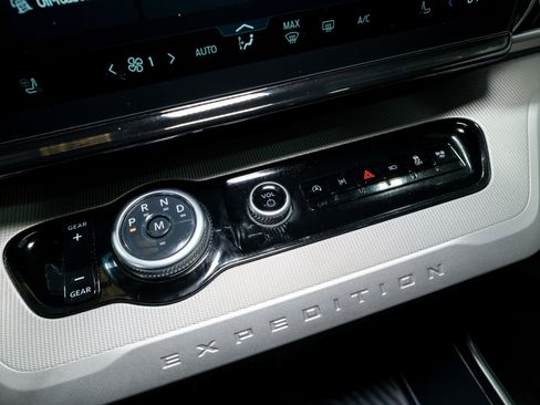 Used 2025 Ford Expedition Max Active image 25