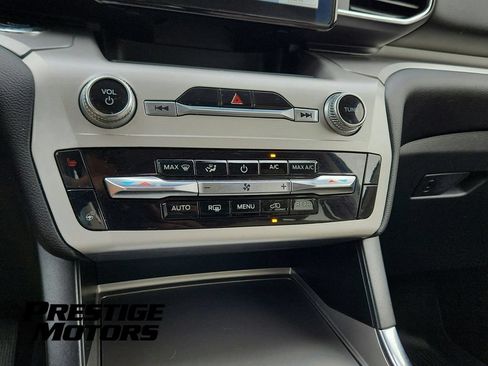 Used 2022 Ford Explorer XLT w/ Equipment Group 202A AWD/4WD image 24