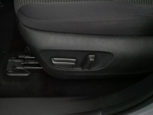 Used 2024 Toyota Highlander LE image 21