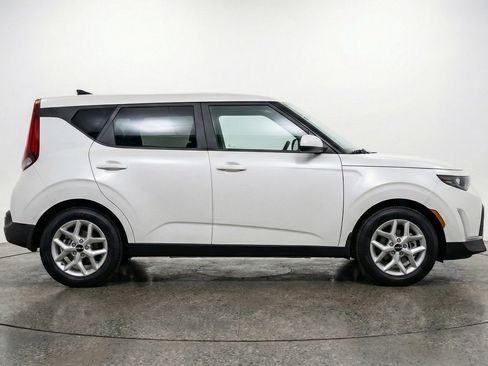 Used 2025 Kia Soul LX w/ LX Technology Package image 11