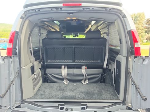 Used 2021 Chevrolet Express 2500 LS w/ Enhanced Convenience Package RWD image 5