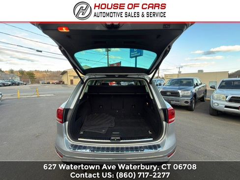 Used 2016 Volkswagen Touareg Sport image 47