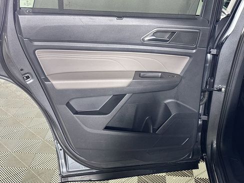 Certified 2023 Volkswagen Atlas SE w/ Panoramic Sunroof Package AWD/4WD image 19