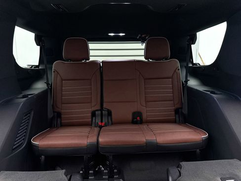 Used 2024 GMC Yukon Denali Ultimate AWD/4WD image 14