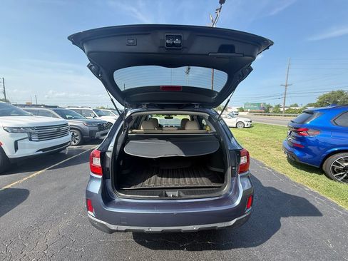 Used 2017 Subaru Outback 2.5i Limited AWD/4WD image 5