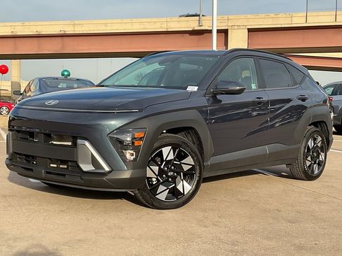 Used 2025 Hyundai Kona SEL image 2