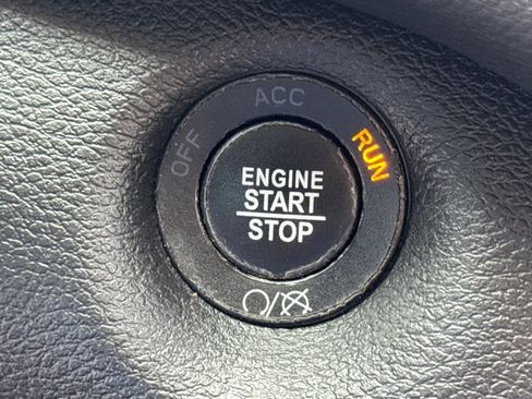 Used 2019 Jeep Cherokee Limited image 30