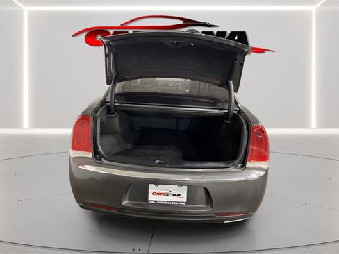 Used 2016 Chrysler 300 C image 5