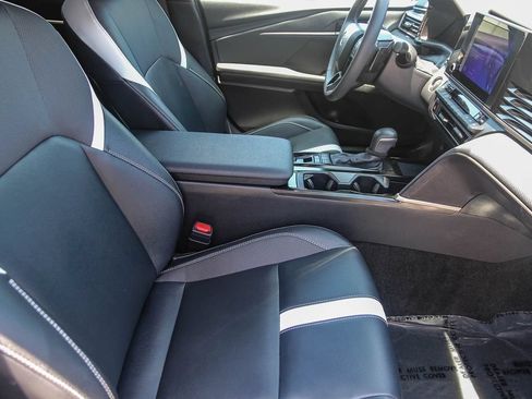 Used 2025 Toyota Camry SE w/ Convenience Package FWD image 16