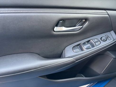 Used 2025 Nissan Sentra SV FWD image 15
