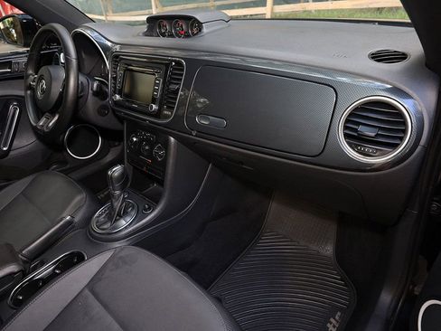 Used 2013 Volkswagen Beetle 2.0T image 32