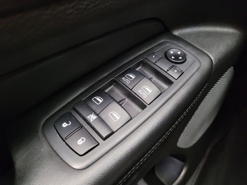 Used 2019 Jeep Grand Cherokee Laredo image 27