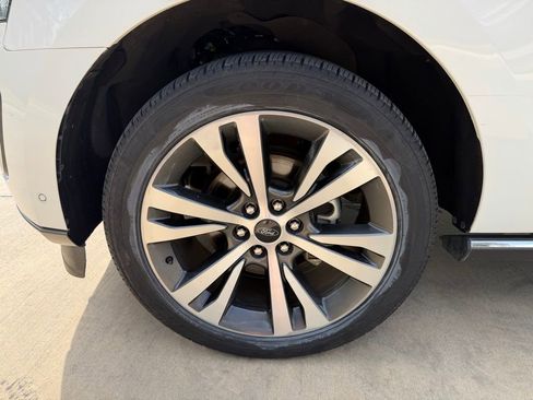 Used 2021 Ford Expedition Limited RWD image 9