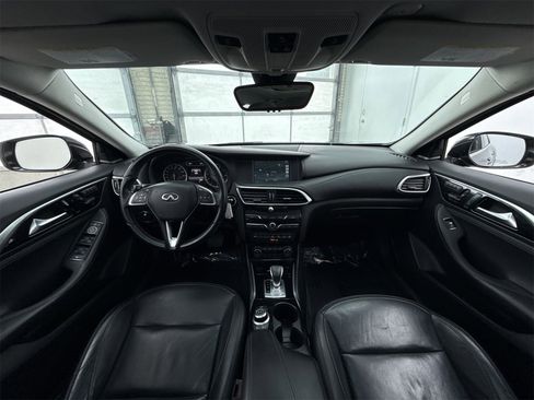 Used 2017 INFINITI QX30 Premium w/ Navigation Package image 21