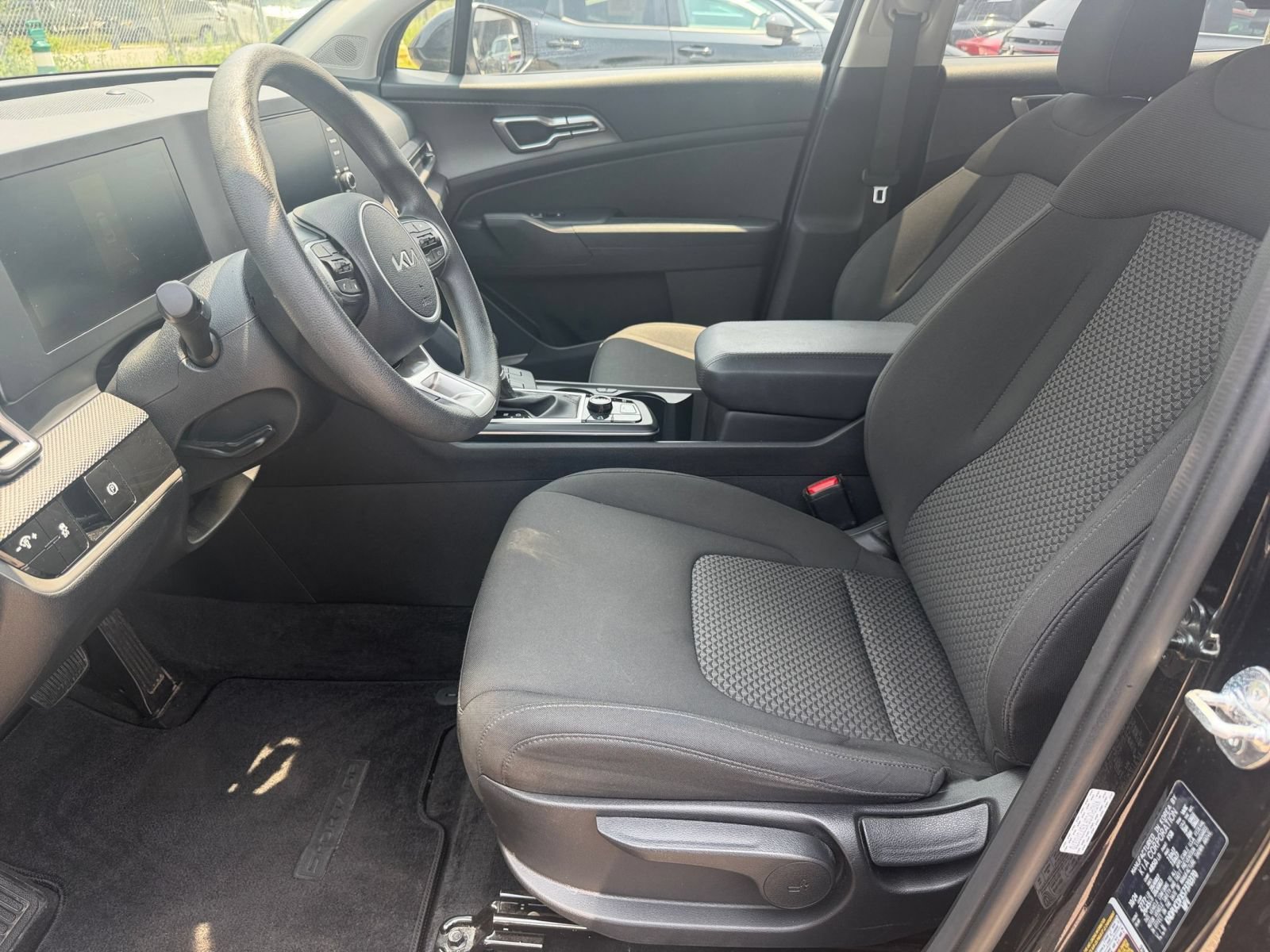 Used 2025 Kia Sportage LX AWD/4WD image 25