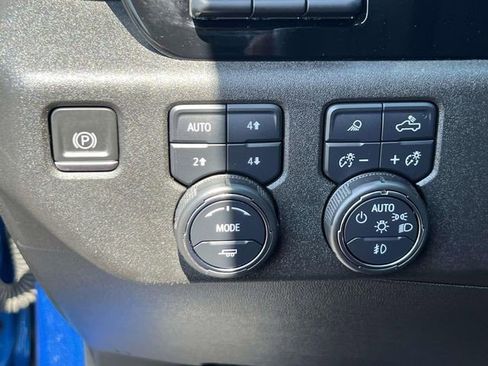 Used 2023 Chevrolet Silverado 1500 LTZ w/ LTZ Premium Package AWD/4WD image 28