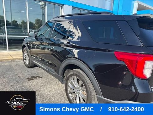 Used 2023 Ford Explorer XLT w/ Equipment Group 202A AWD/4WD image 3