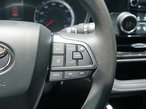 Used 2021 Toyota Highlander L FWD image 13