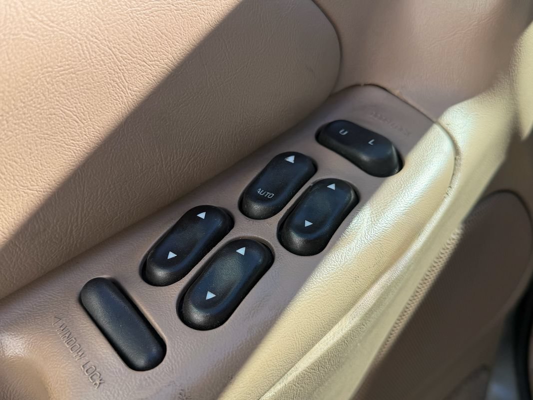 Used 2001 Ford Explorer Eddie Bauer AWD/4WD image 16