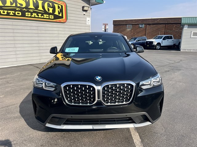 Used 2025 BMW X4 xDrive30i AWD/4WD image 2