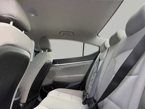 Used 2020 Hyundai Elantra SE FWD image 16