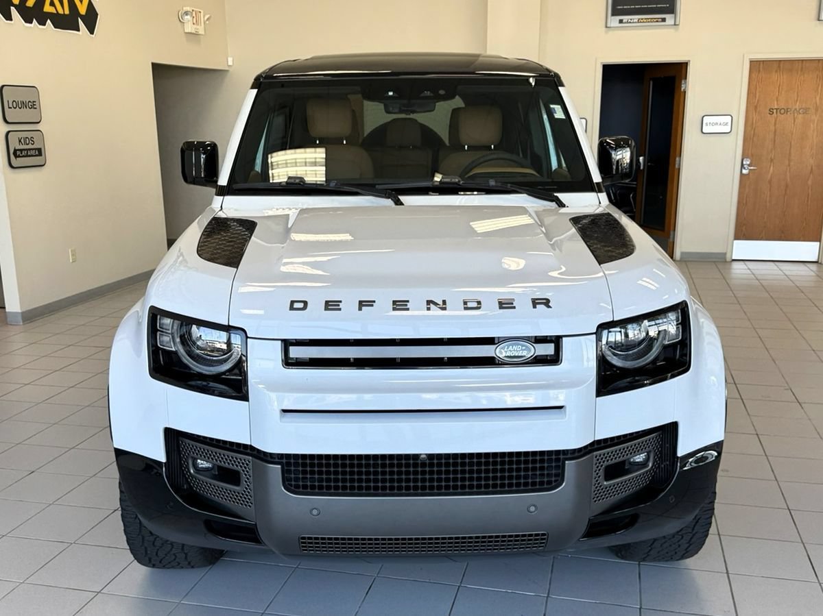 Used 2023 Land Rover Defender 110 V8 AWD/4WD image 3
