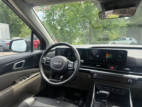 Used 2026 Kia Carnival FWD image 32