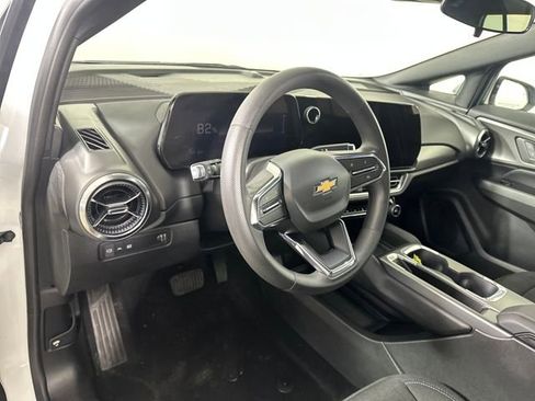 Used 2025 Chevrolet Equinox EV LT image 13