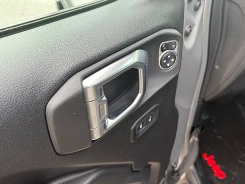 Used 2021 Jeep Wrangler Unlimited Sport AWD/4WD image 12