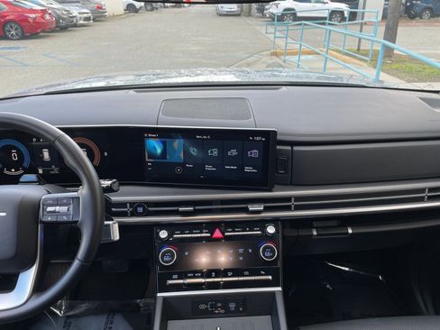 Used 2025 Hyundai Santa Fe SEL image 18