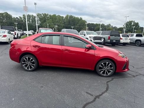 Used 2017 Toyota Corolla SE FWD image 2