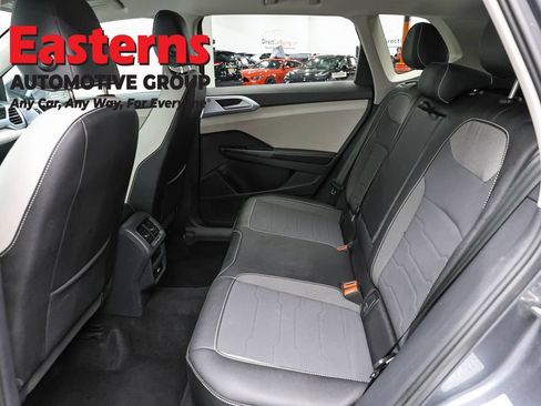 Used 2025 Volkswagen Taos SE AWD/4WD image 20