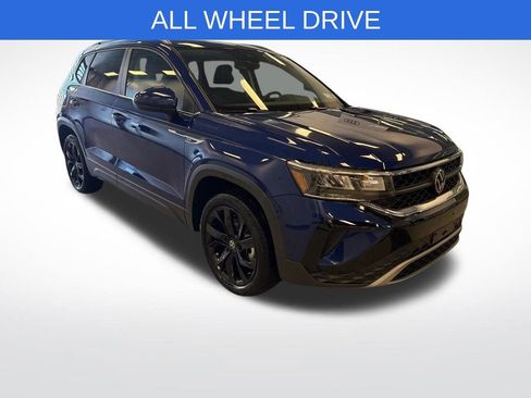 Used 2024 Volkswagen Taos SE w/ Panoramic Sunroof Package image 8