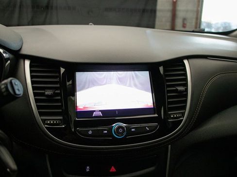 Used 2021 Chevrolet Trax LS image 34