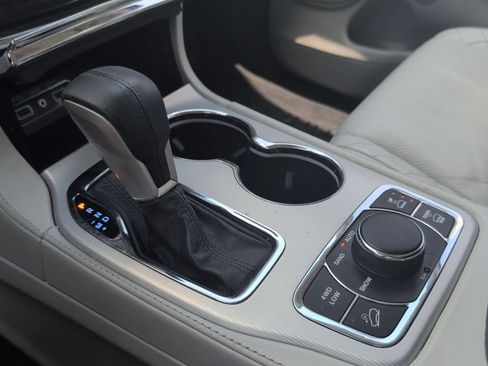 Used 2019 Jeep Grand Cherokee Summit AWD/4WD image 22