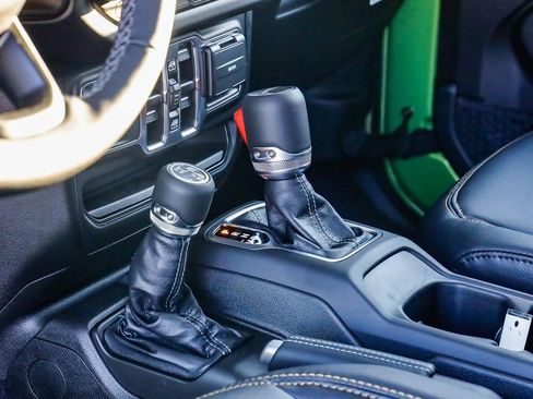 New 2025 Jeep Gladiator Sport image 21