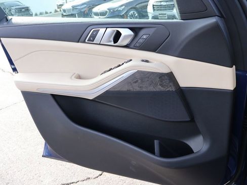 Used 2022 BMW X5 xDrive40i w/ Premium Package image 41