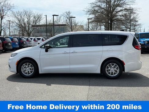 New 2026 Chrysler Pacifica Select image 9