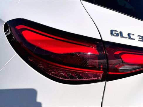 Used 2024 Mercedes-Benz GLC 300 4MATIC image 28