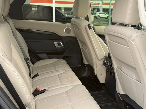 Used 2019 Land Rover Discovery SE image 25
