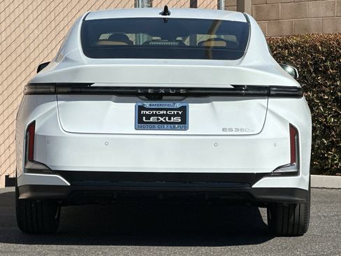 New 2026 Lexus ES 350e w/ Convenience Package FWD image 5