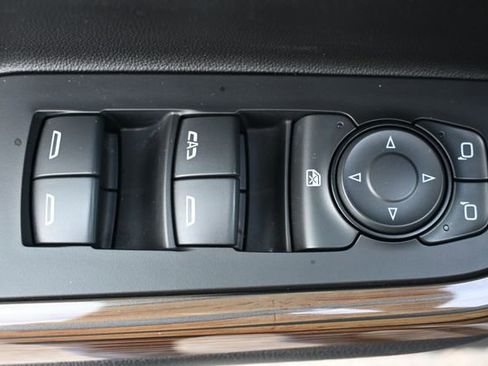 Used 2023 GMC Acadia SLE w/ Driver Convenience Package image 11