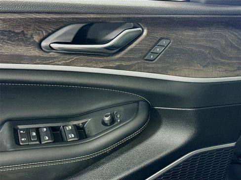 New 2026 Jeep Grand Cherokee Limited Reserve image 13