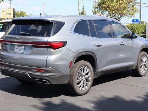 New 2025 Buick Enclave Preferred image 7