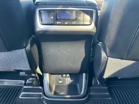 Used 2017 Toyota Highlander SE AWD/4WD image 32