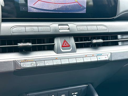 Used 2025 Kia K4 FWD image 33
