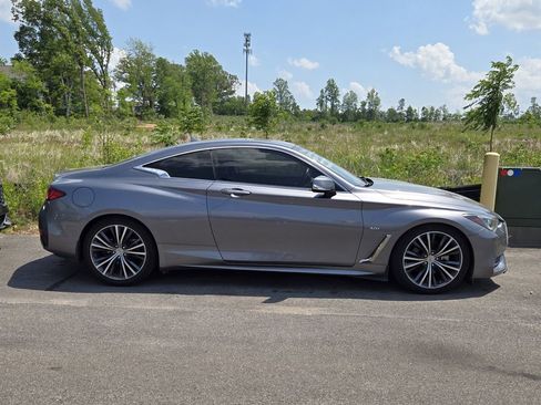 Used 2019 INFINITI Q60 3.0t Luxe w/ Essential Package RWD image 2