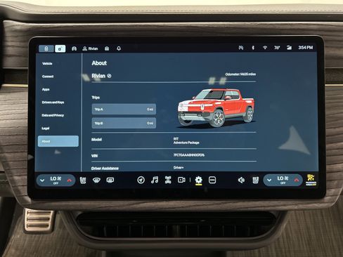 Used 2022 Rivian R1T Adventure image 27