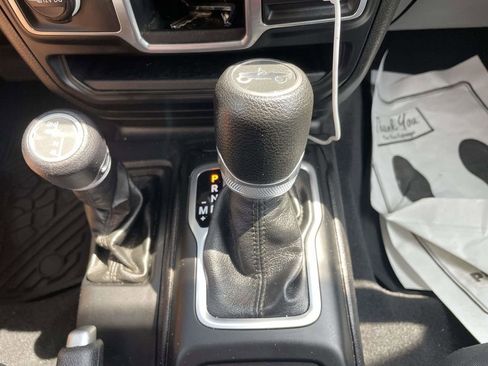 Used 2018 Jeep Wrangler Unlimited Sport AWD/4WD image 17