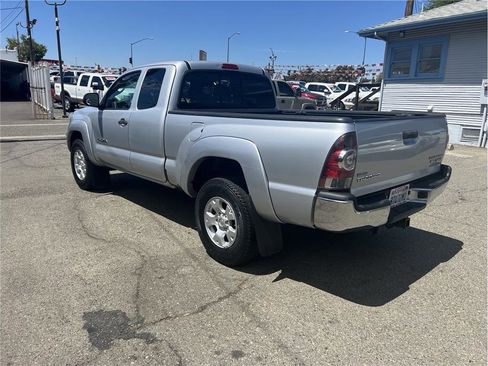 Used 2013 Toyota Tacoma PreRunner image 4